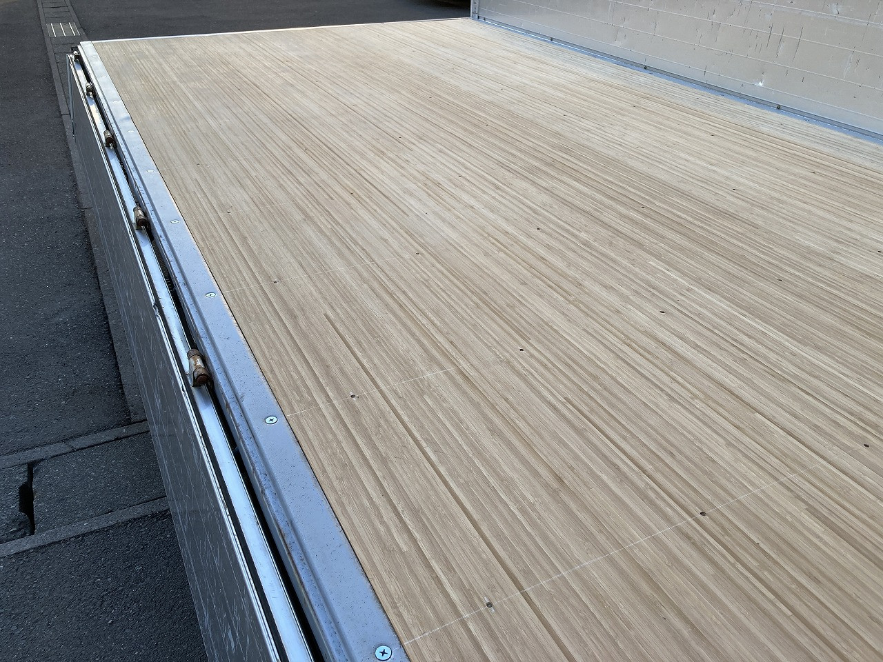 いすゞ エルフ TRG-NNR85AR(2WD)の写真21