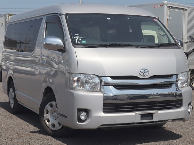 トヨタ ハイエース CBA-TRH214W(2WD)の写真2