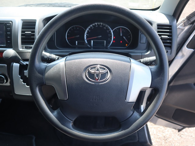 トヨタ ハイエース CBA-TRH214W(2WD)の写真4