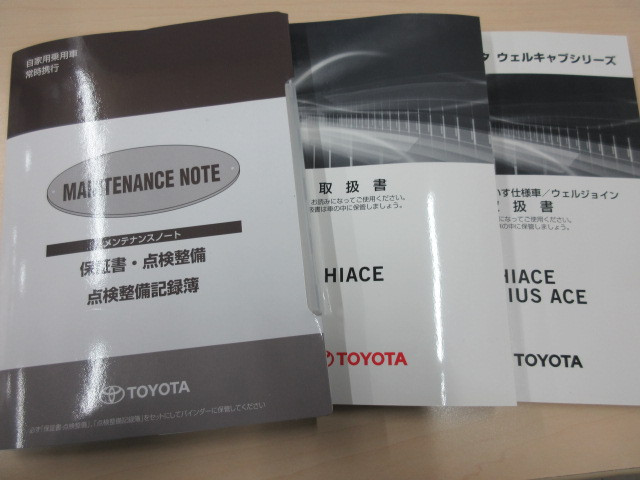 トヨタ ハイエース CBA-TRH214W(2WD)の写真5