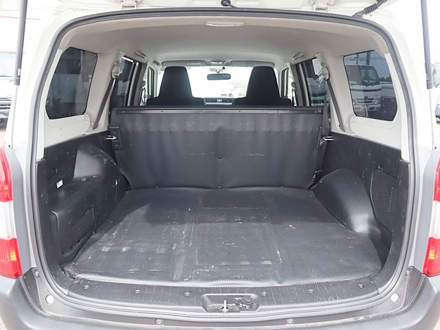 トヨタ サクシードバン 6AE-NHP160V(2WD)の写真11