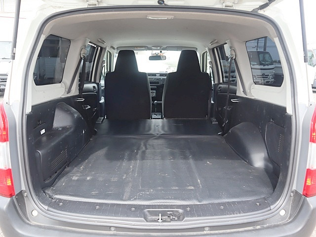 トヨタ サクシードバン 6AE-NHP160V(2WD)の写真12