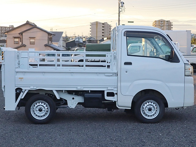 ダイハツ ハイゼットトラック EBD-S500P(2WD)の写真8