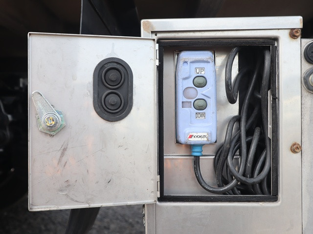 三菱 キャンター TPG-FEB50(2WD)の写真15