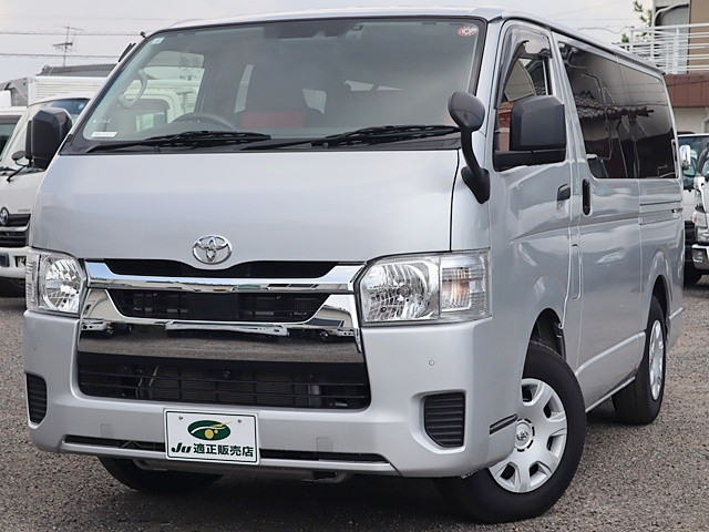トヨタ ハイエースバン 3BF-TRH200V(2WD)の写真2