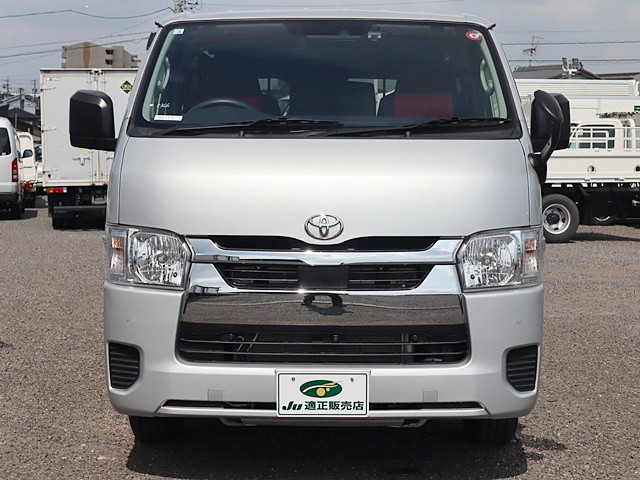 トヨタ ハイエースバン 3BF-TRH200V(2WD)の写真3