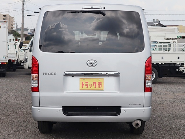 トヨタ ハイエースバン 3BF-TRH200V(2WD)の写真6