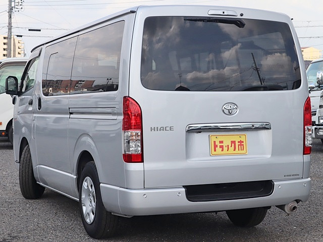 トヨタ ハイエースバン 3BF-TRH200V(2WD)の写真7
