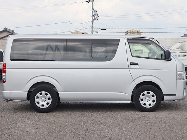 トヨタ ハイエースバン 3BF-TRH200V(2WD)の写真8