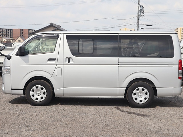 トヨタ ハイエースバン 3BF-TRH200V(2WD)の写真9