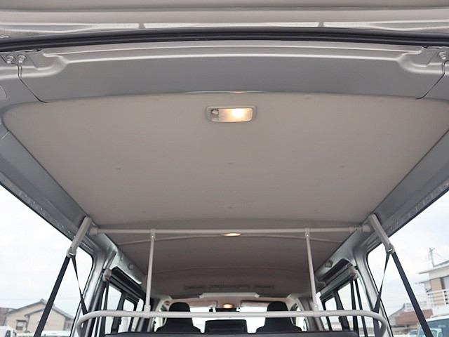 トヨタ ハイエースバン 3BF-TRH200V(2WD)の写真13