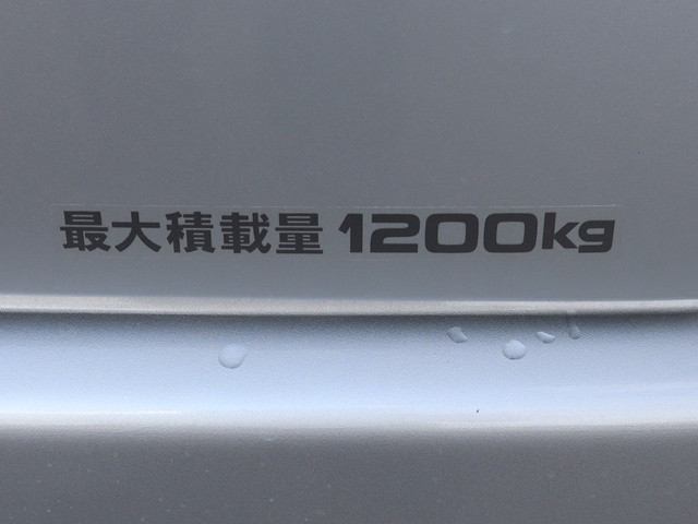 トヨタ ハイエースバン 3BF-TRH200V(2WD)の写真22