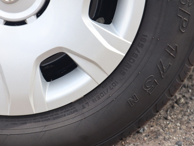 トヨタ ハイエースバン 3BF-TRH200V(2WD)の写真25