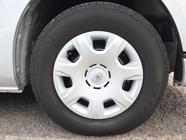 トヨタ ハイエースバン 3BF-TRH200V(2WD)の写真26