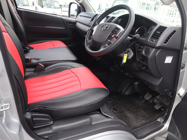 トヨタ ハイエースバン 3BF-TRH200V(2WD)の写真34