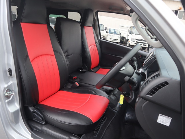 トヨタ ハイエースバン 3BF-TRH200V(2WD)の写真35