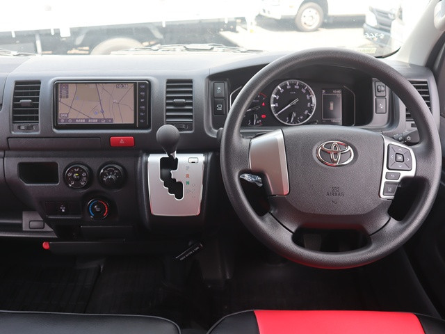 トヨタ ハイエースバン 3BF-TRH200V(2WD)の写真38