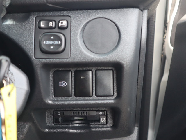 トヨタ ハイエースバン 3BF-TRH200V(2WD)の写真42