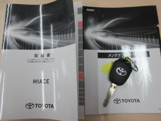 トヨタ ハイエースバン 3BF-TRH200V(2WD)の写真46