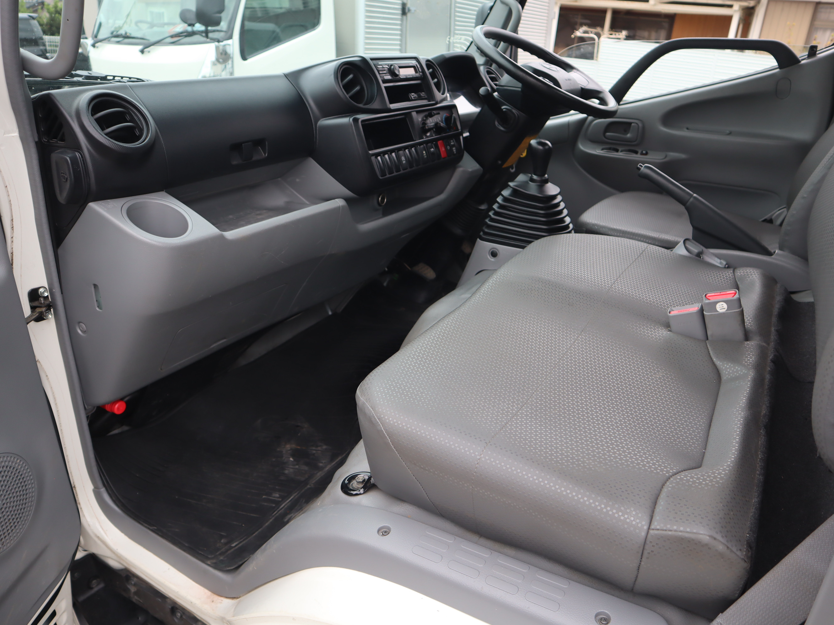 日野 デュトロ 2RG-XZU605M(2WD)の写真31