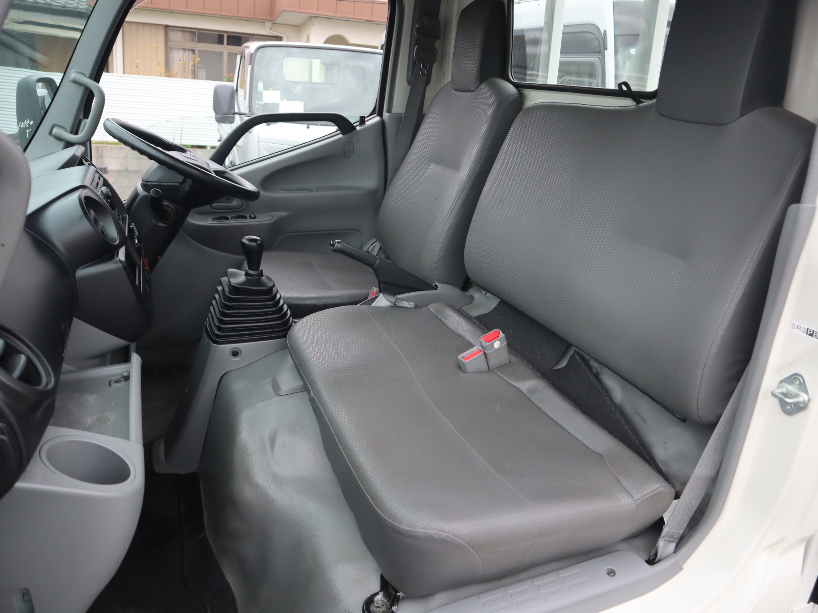 日野 デュトロ 2RG-XZU605M(2WD)の写真32