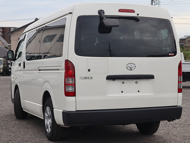 トヨタ ハイエース 3BA-TRH214W(2WD)の写真3