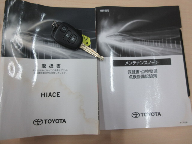 トヨタ ハイエース 3BA-TRH214W(2WD)の写真5