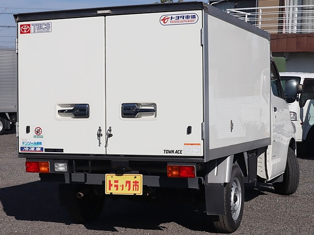 トヨタ タウンエーストラック 5BF-S403U(2WD)の写真5