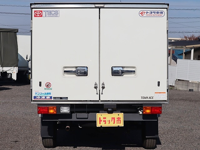 トヨタ タウンエーストラック 5BF-S403U(2WD)の写真6