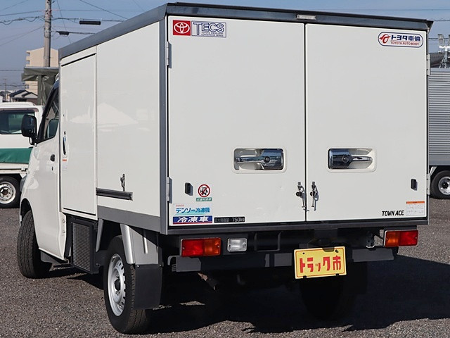 トヨタ タウンエーストラック 5BF-S403U(2WD)の写真7