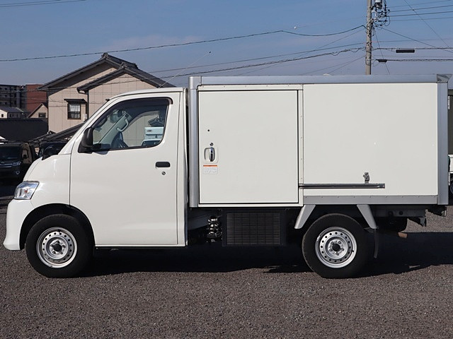トヨタ タウンエーストラック 5BF-S403U(2WD)の写真9