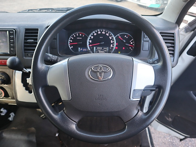 トヨタ ハイエース CBA-TRH214W(2WD)の写真4
