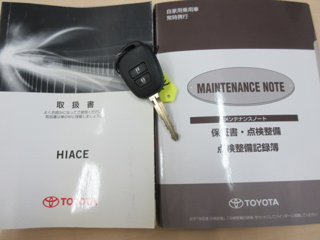 トヨタ ハイエース CBA-TRH214W(2WD)の写真5