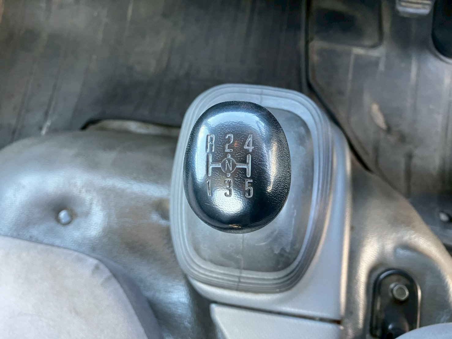 いすゞ エルフ TRG-NLR85AR(2WD)の写真38