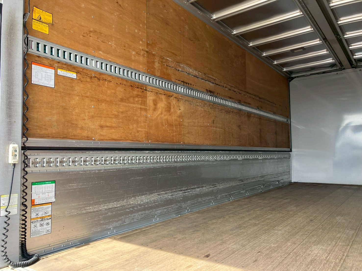 いすゞ フォワード TKG-FRR90T2(2WD)の写真11