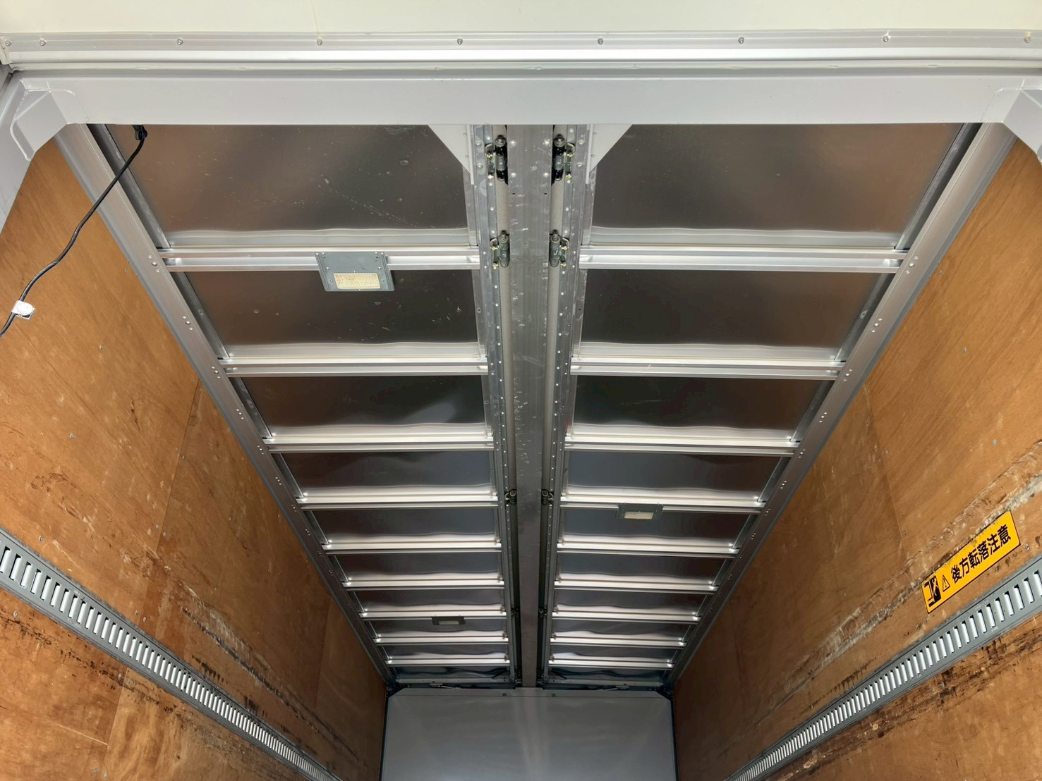 いすゞ フォワード TKG-FRR90T2(2WD)の写真16