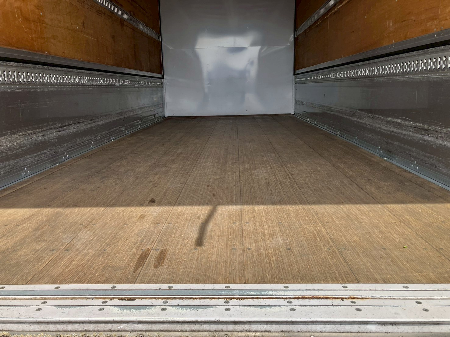 いすゞ フォワード TKG-FRR90T2(2WD)の写真17