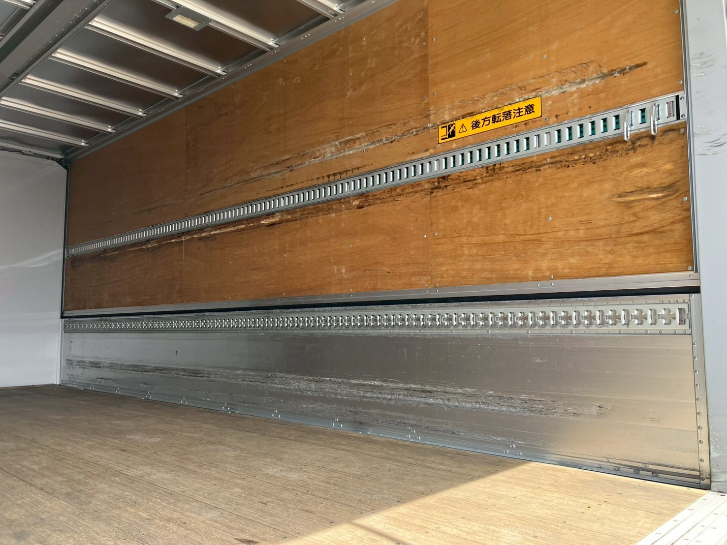 いすゞ フォワード TKG-FRR90T2(2WD)の写真21