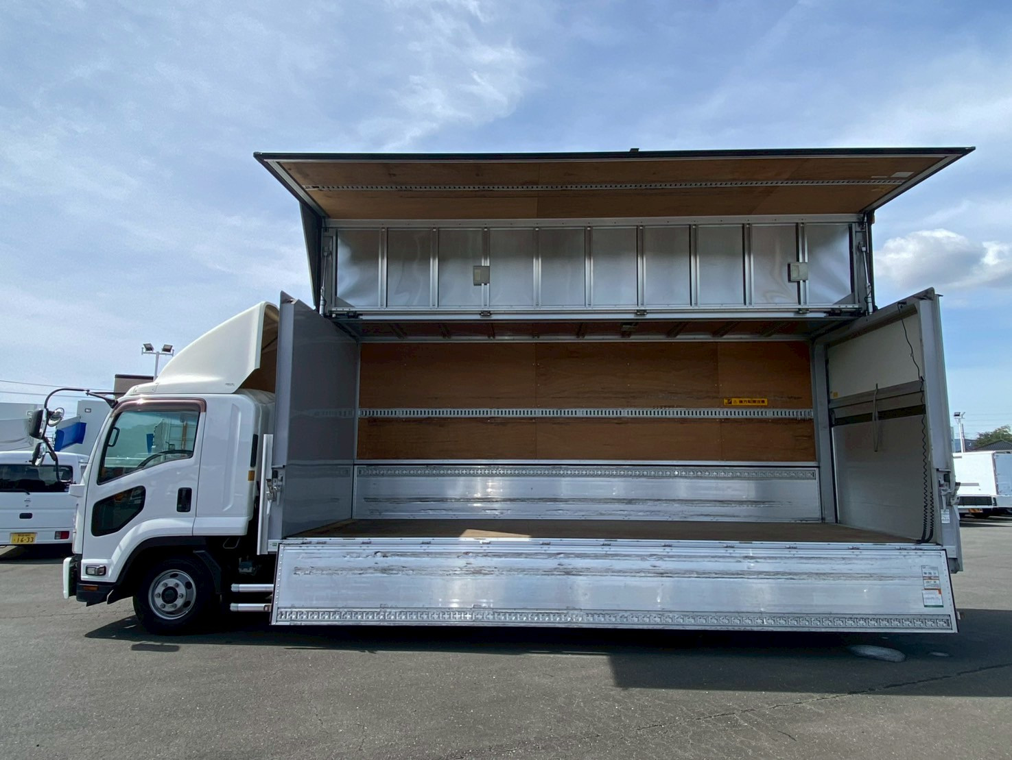 いすゞ フォワード TKG-FRR90T2(2WD)の写真24