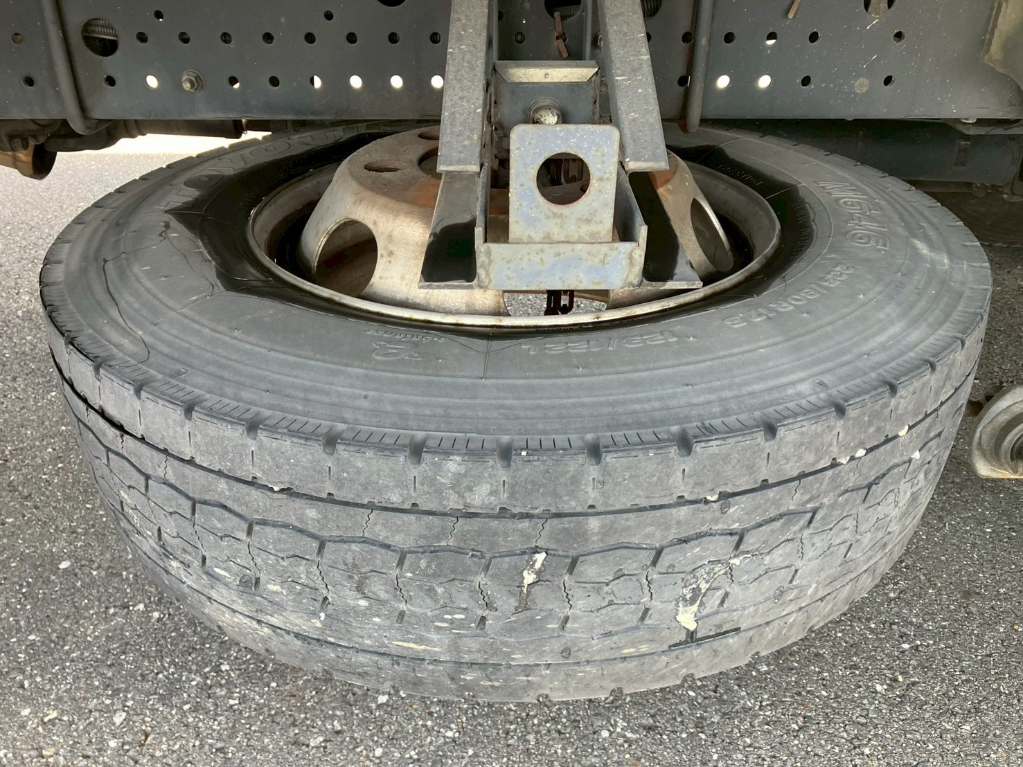 いすゞ フォワード TKG-FRR90T2(2WD)の写真33