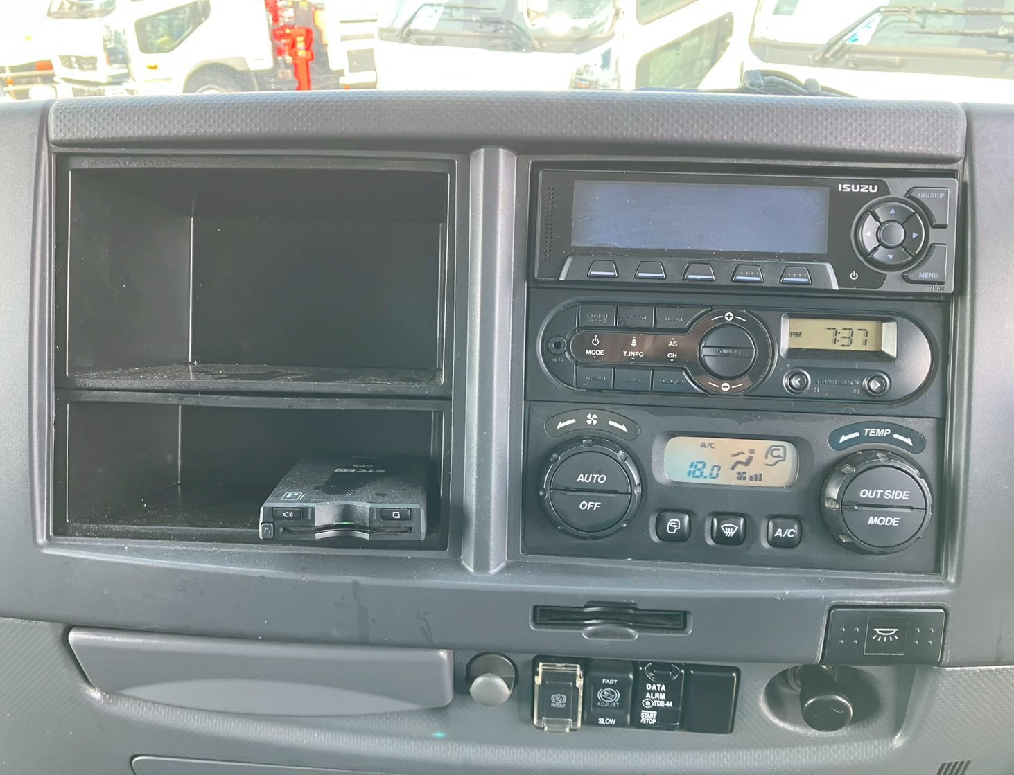 いすゞ フォワード TKG-FRR90T2(2WD)の写真41