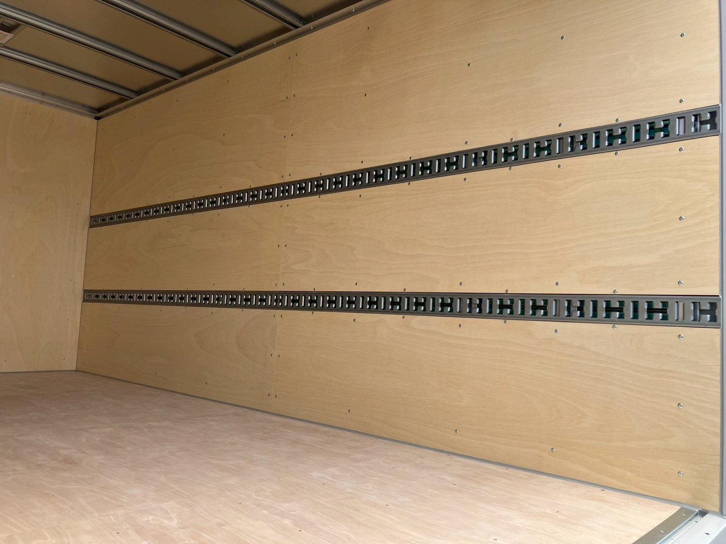 三菱 キャンター 2PG-FEB80(2WD)の写真16