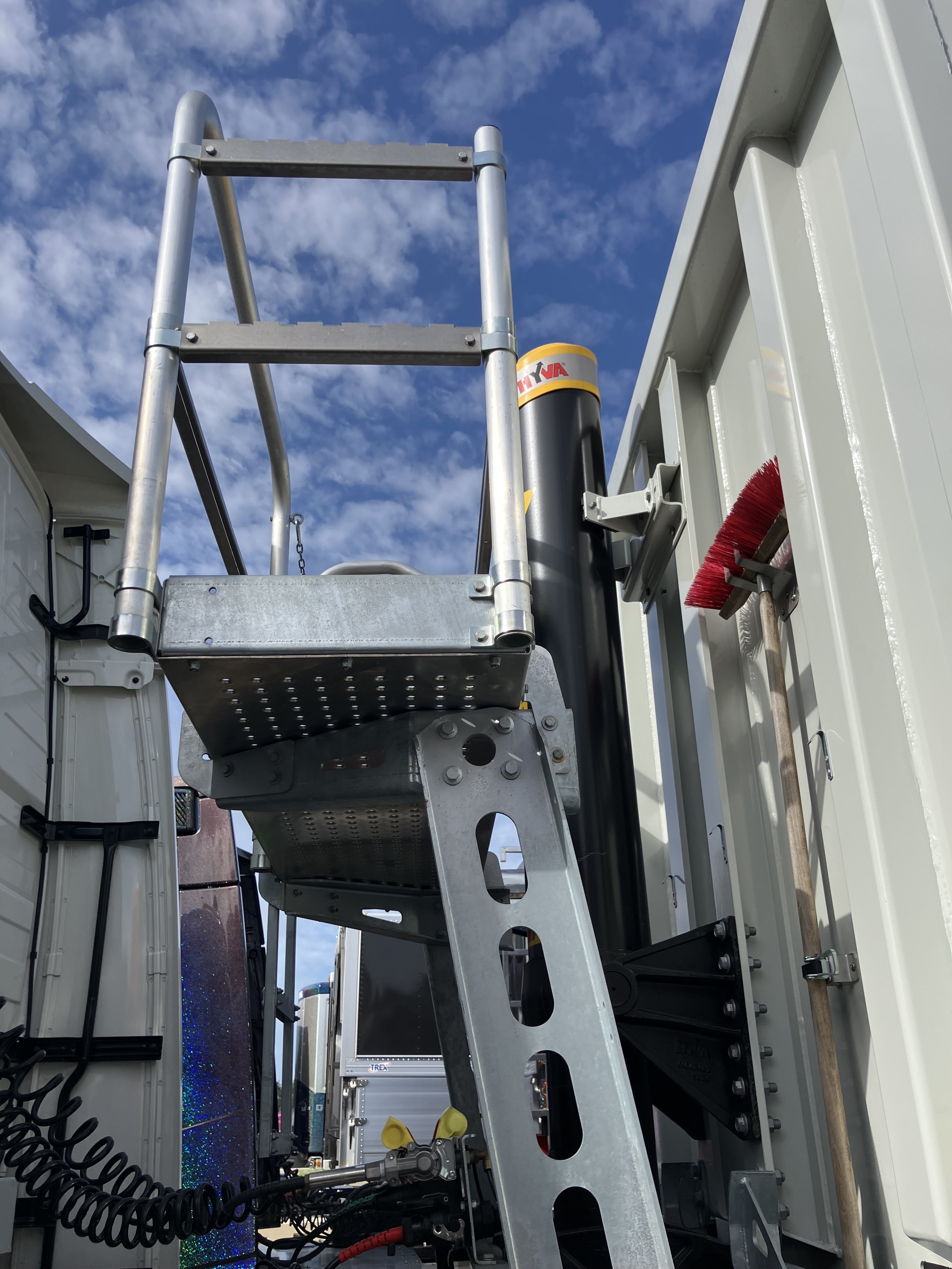 ZASLAW【ザスワフ】 50立米 ダンプトレーラー 不明(未入力/関係無)の写真3