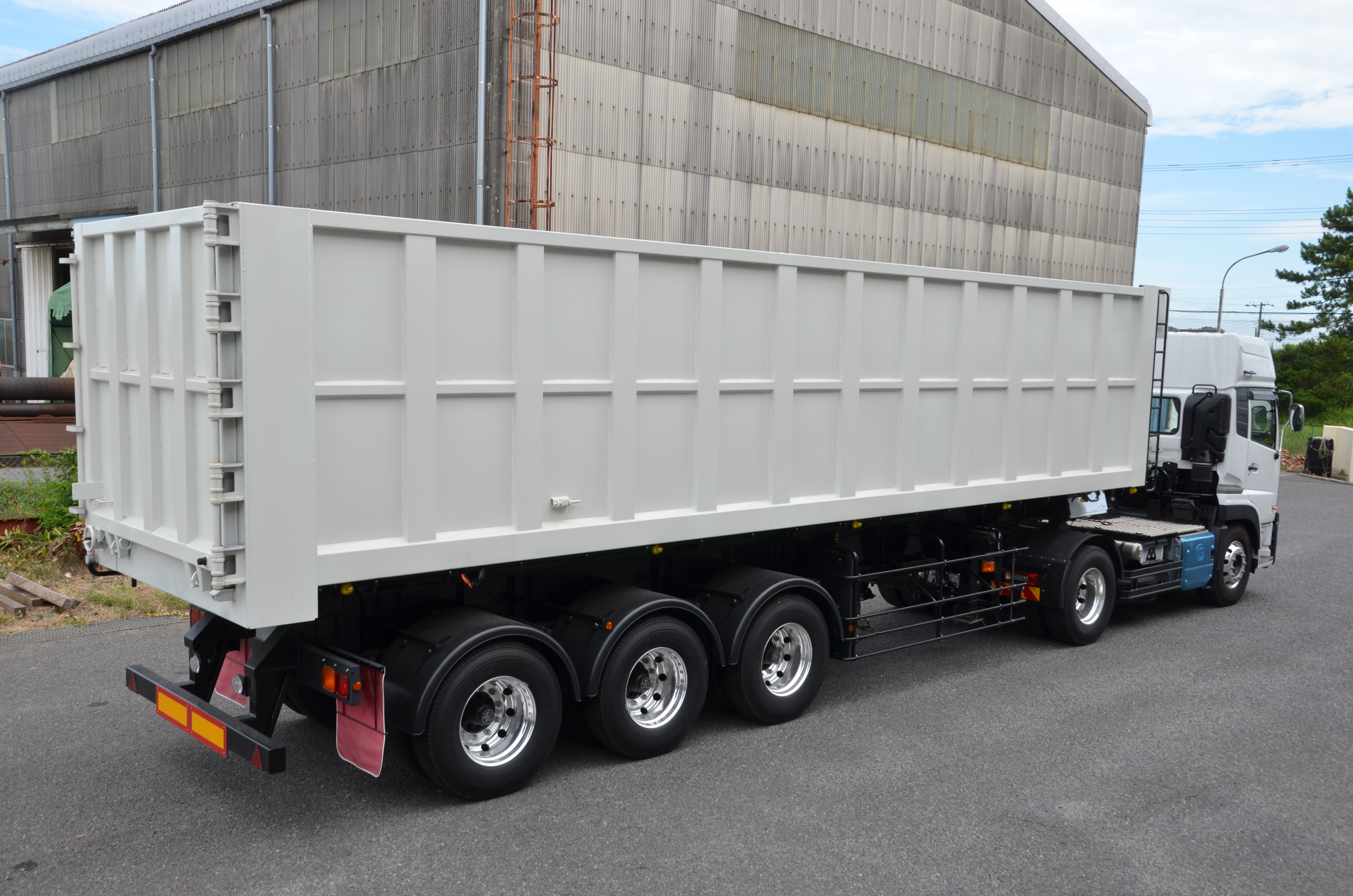 日本トレクス 46立米(46㎥)【40立米(40㎥)以上 大容量！】 深ダンプ