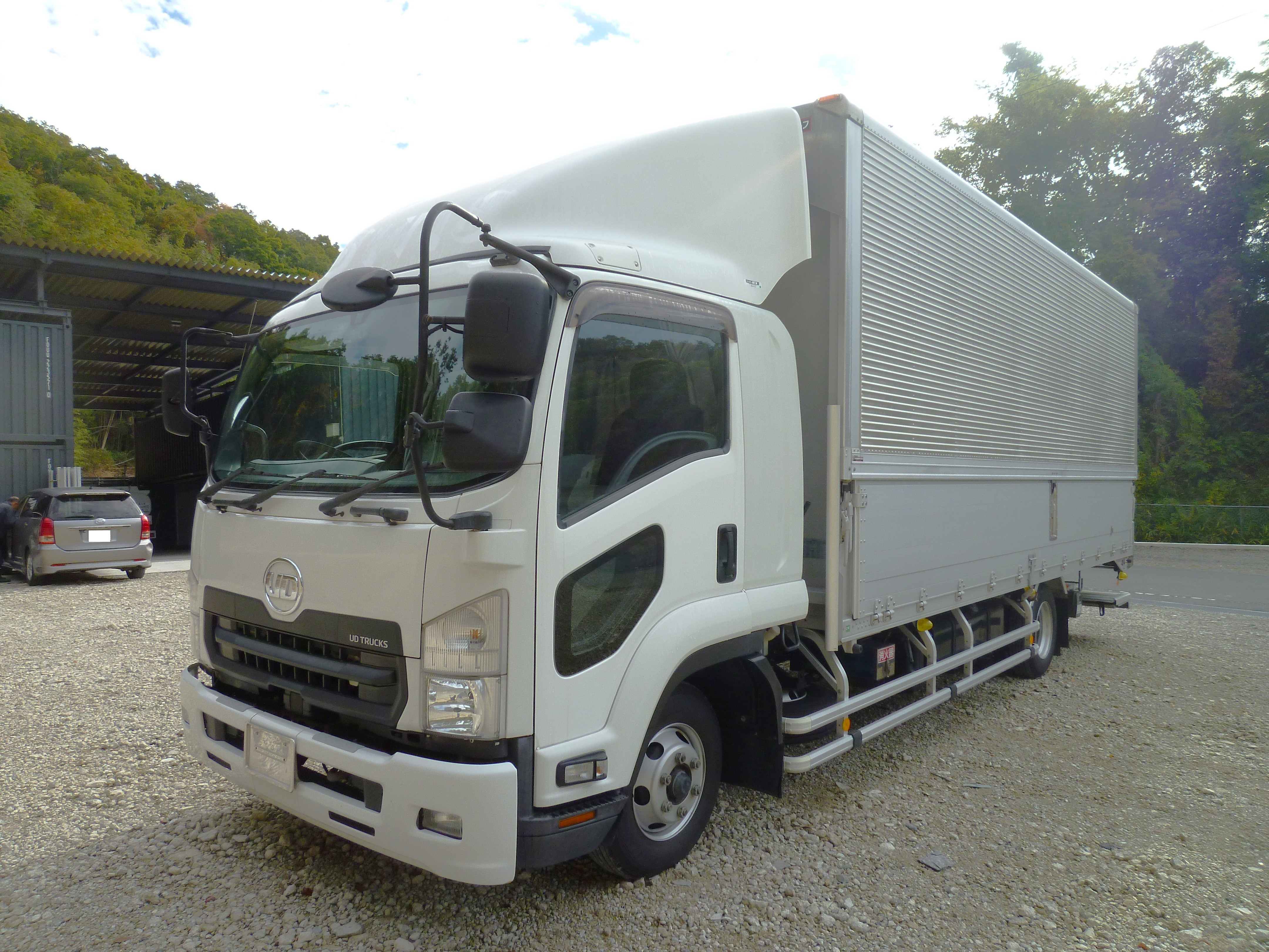 UD コンドル 2RG-BRR90T2(2WD)の写真1