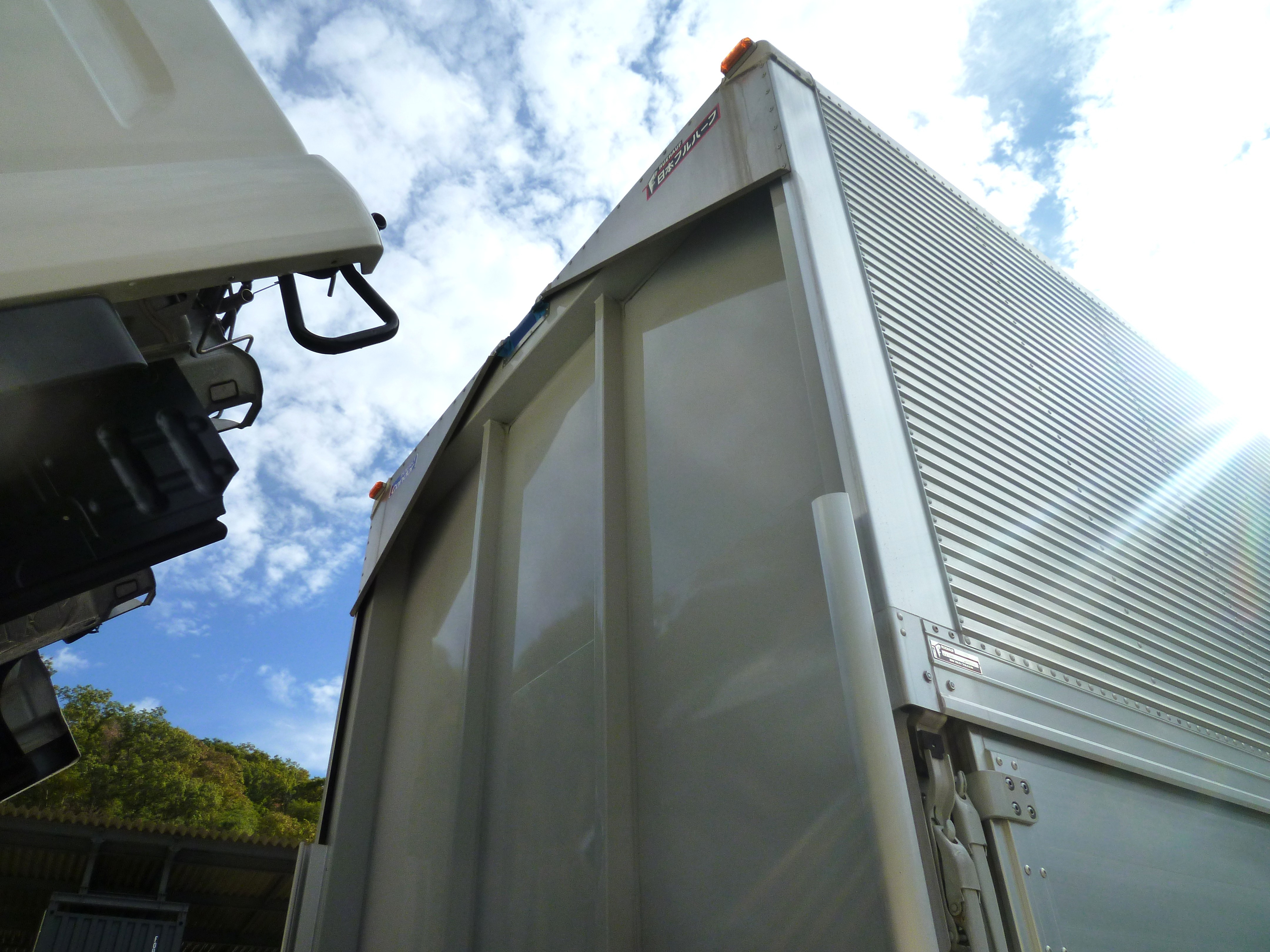 UD コンドル 2RG-BRR90T2(2WD)の写真9