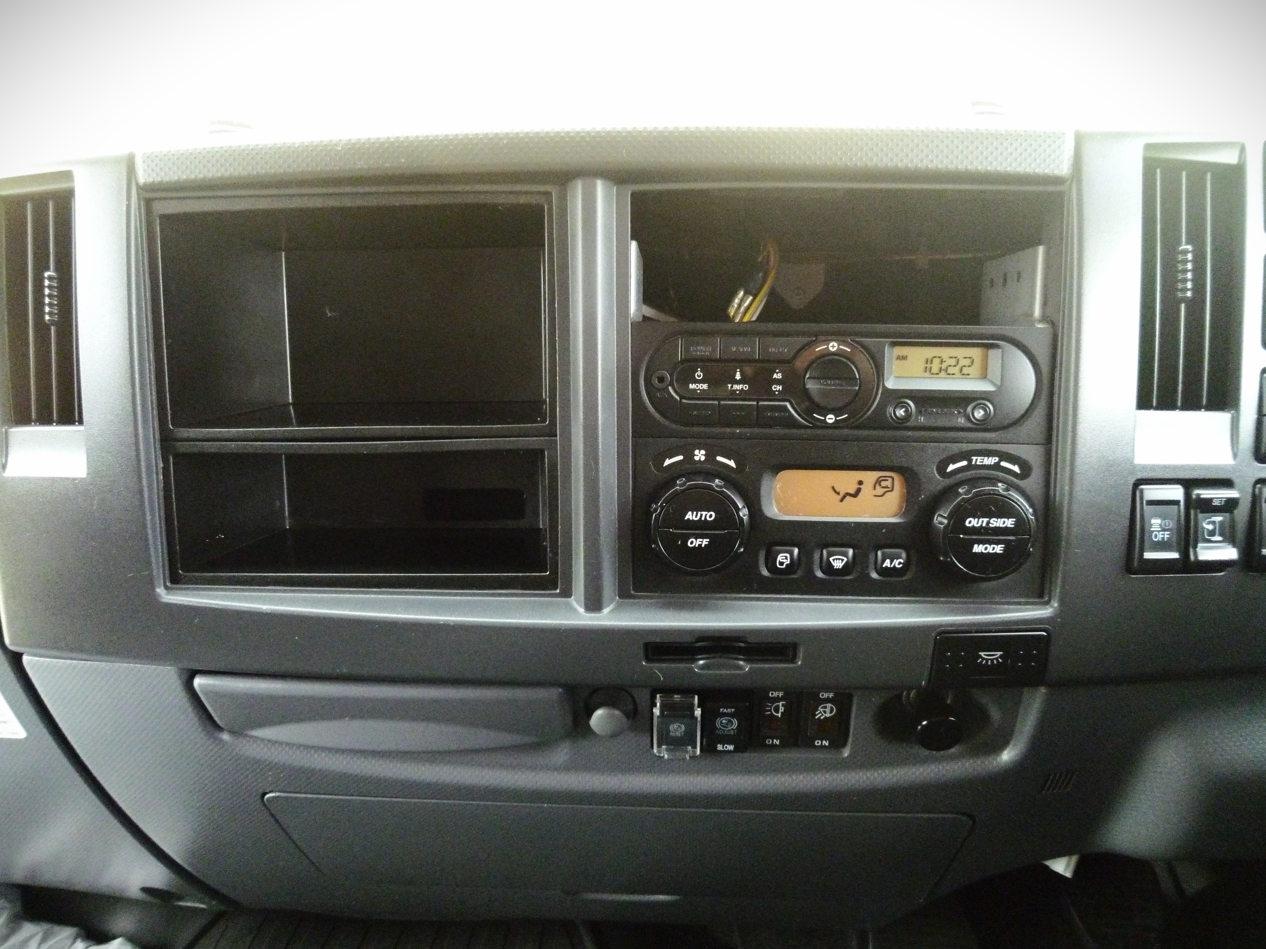 UD コンドル 2RG-BRR90T2(2WD)の写真31