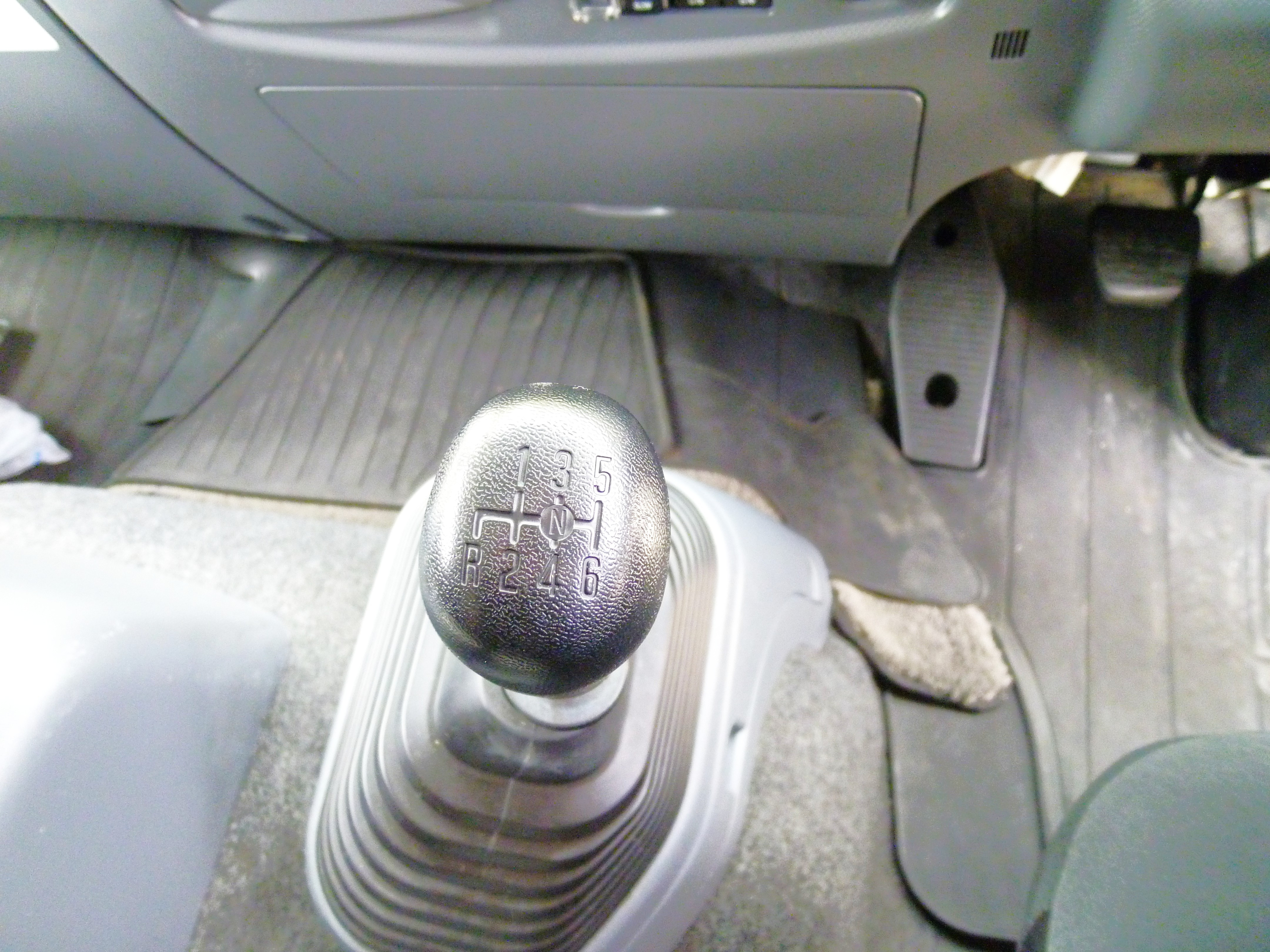 UD コンドル 2RG-BRR90T2(2WD)の写真33