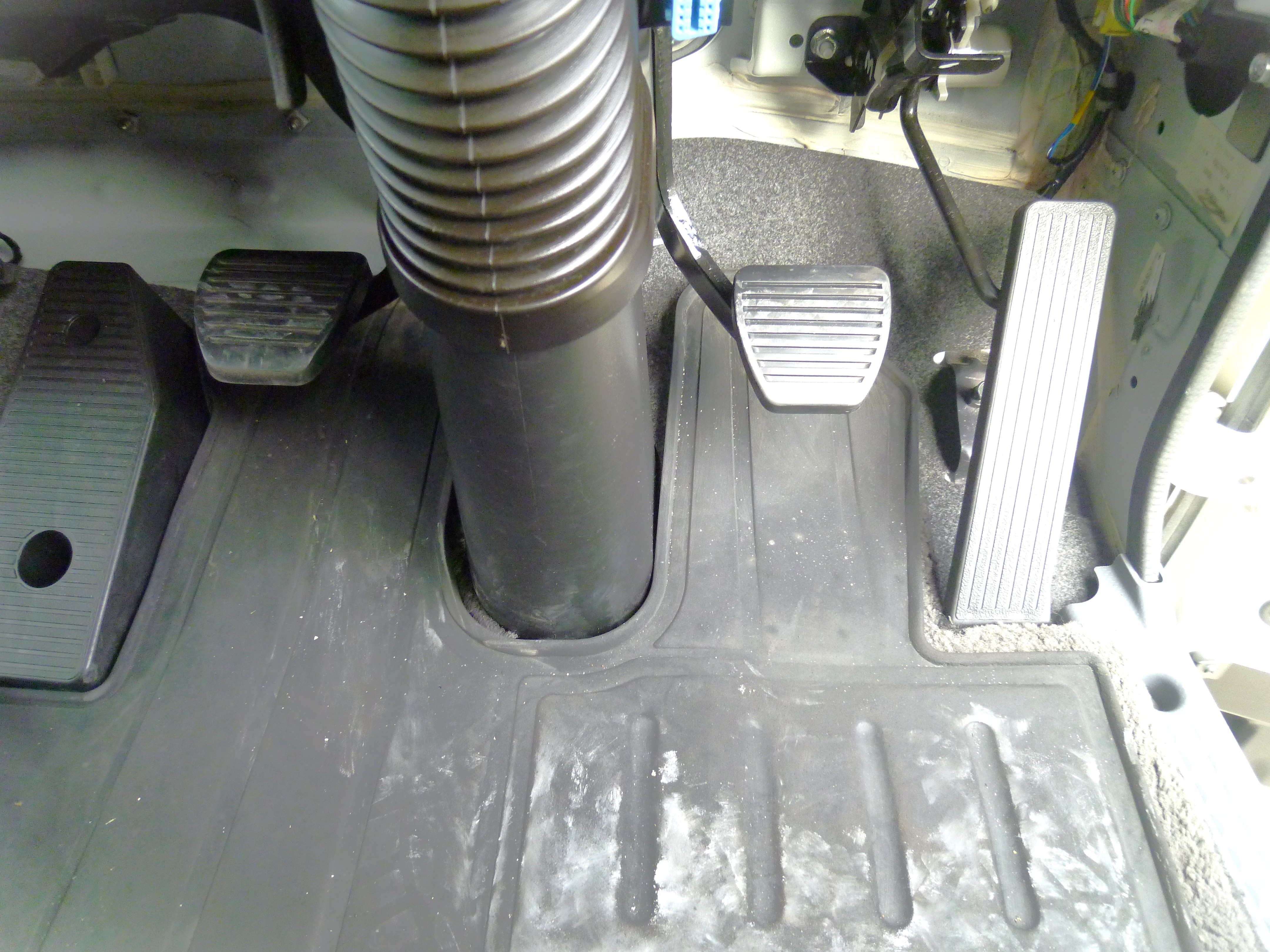 UD コンドル 2RG-BRR90T2(2WD)の写真34