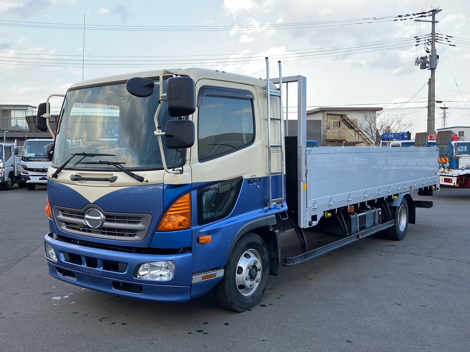 日野 レンジャー TKG-FD7JLAG(2WD)の写真1